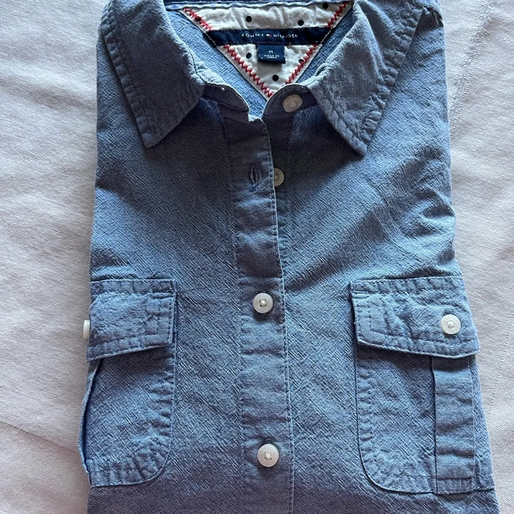 Tommy Hilfiger Vintage Light Blue Casual Button-Down Shirt With Pockets - Picture 8 of 10